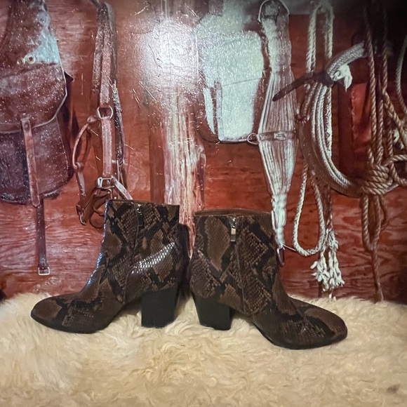 Steve Madden snake skin boots - Picture 3 of 8